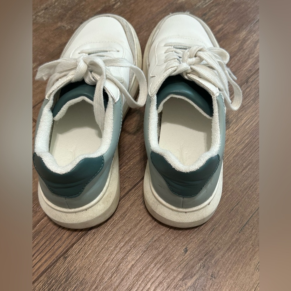Women’s Size 6 Sneakers - Used